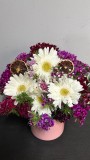SERAMİK VAZODA HÜSNÜ YUSUF VE GERBERA