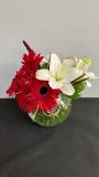 AKVARYUM VAZODA LİLYUM VE GERBERA