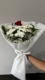 BEYAZ AMBALAJINDA PAPATYA GÜL BUKETİ
