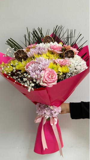 PEMBE BUKETTE RENKLİ MEVSİM BUKETİ