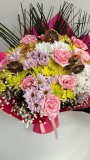 PEMBE BUKETTE RENKLİ MEVSİM BUKETİ