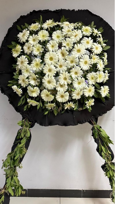 BEYAZ GERBERALARLA CENAZE ÇELENK