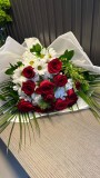 BEYAZ SADELİK PAPATYA VE GÜL BUKETİ