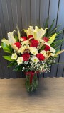 Royal Touch Lilyum & Kırmızı Gül  Papatya  aranjmanı