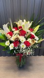 Royal Touch Lilyum & Kırmızı Gül  Papatya  aranjmanı