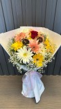 Beyaz Ambalajlı Renkli Gerbera Buketi